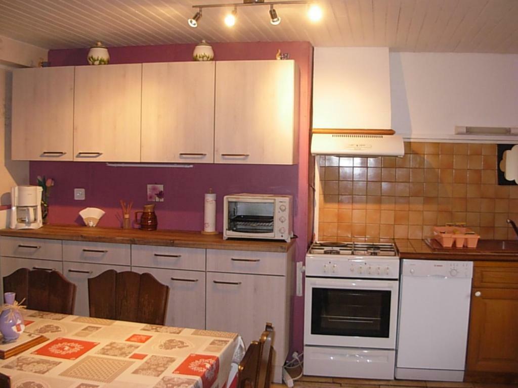 Vacances Au Pied Des Monts Du Cantal Laveissiere Luaran gambar